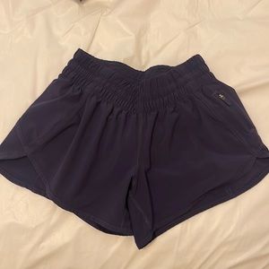 Lululemon Size 6 Tracker Shorts 4in